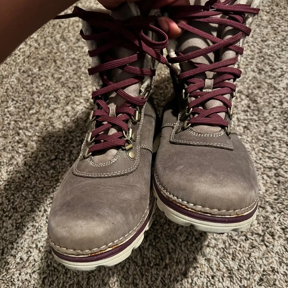 Timberland Taupe Leather Faux Fur Lined Lace Up Hiking Boots Burgundy Accents